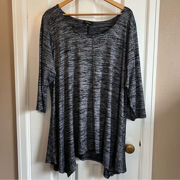 Cupio Tops - Cupio Black and Gray Asymmetrical Tunic with 3/4 Sleeves